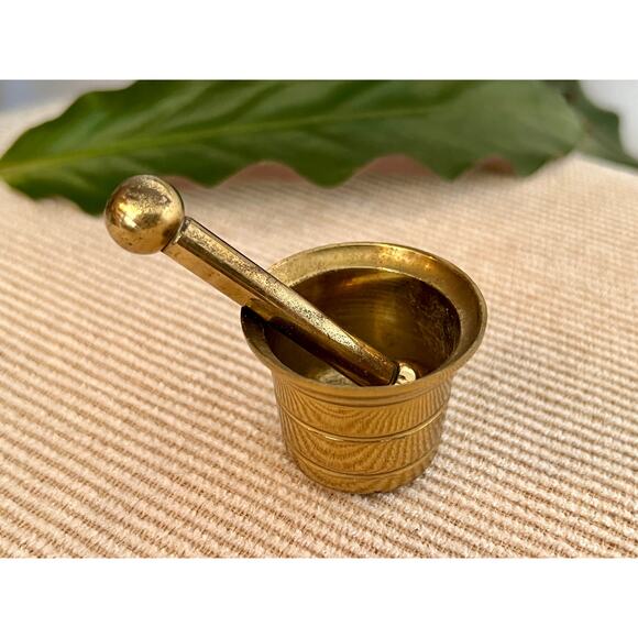 Mini Vintage Brass Pestel and Mortar, Wiccan, Herbs, Kitchen, Pharmacy - Picture 4 of 9